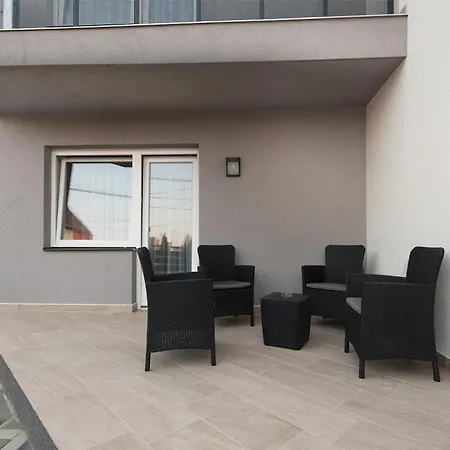 Gold De Luxe Lejlighedshotel 3*