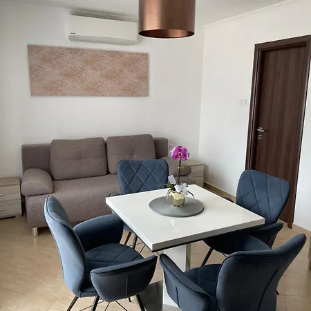 Gold De Luxe Aparthotel *